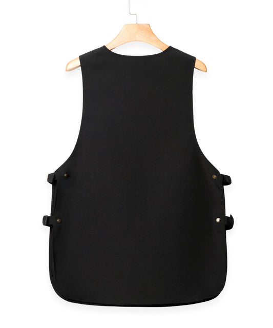 مريلة سوداء - جوانب قابلة للتعديل مع جيب أمامي متعدد الاستخدامات